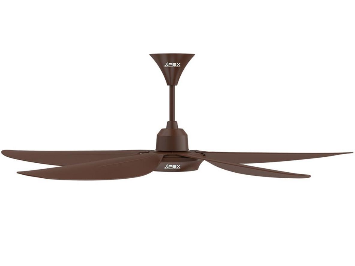 Sải cánh 134,6cm giúp quạt phủ gió rộng cho phòng lớn.