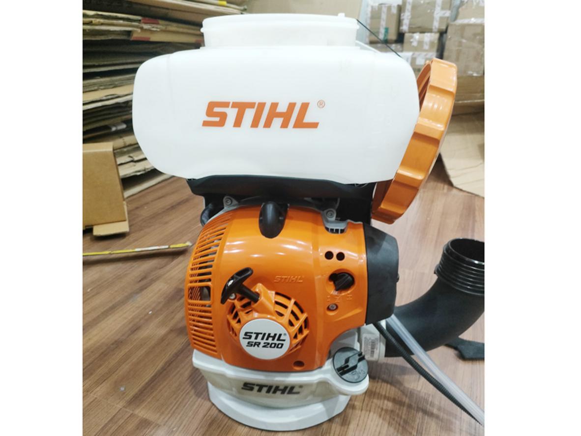 Bình chứa 10 lít giúp STIHL SR-200 làm việc lâu hơn, ít phải châm lại.