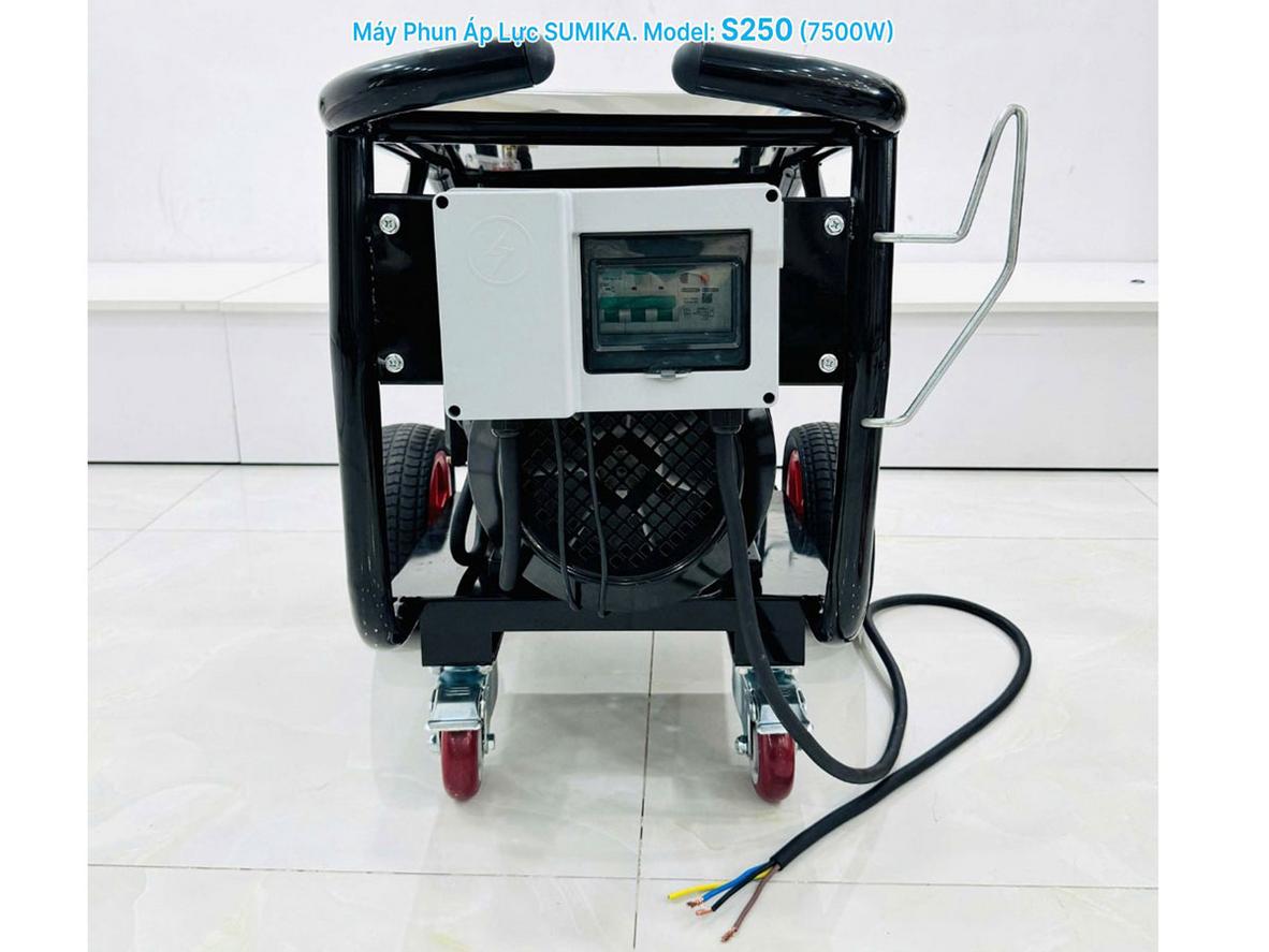Sumika S250 tạo lực phun mạnh 250 bar cho gara và xưởng.