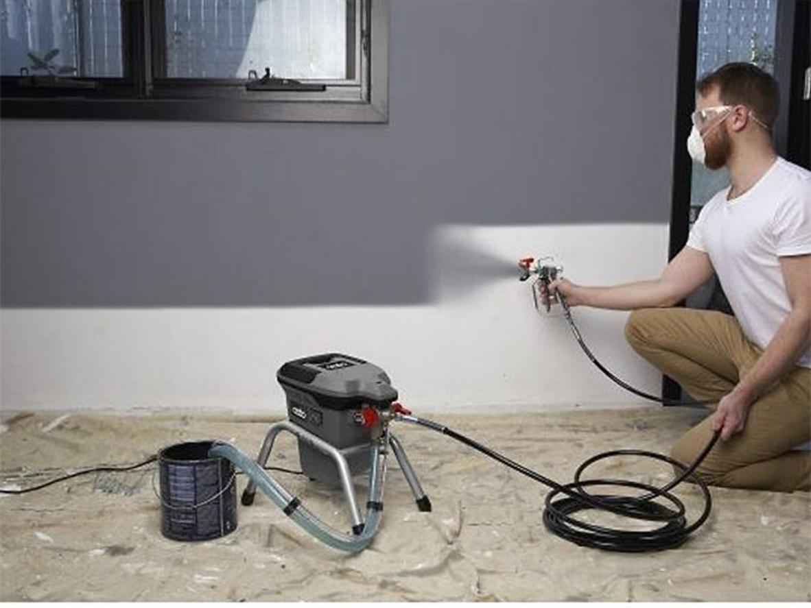 Vòi cao áp 7,5m giúp thao tác linh hoạt quanh khu vực sơn.