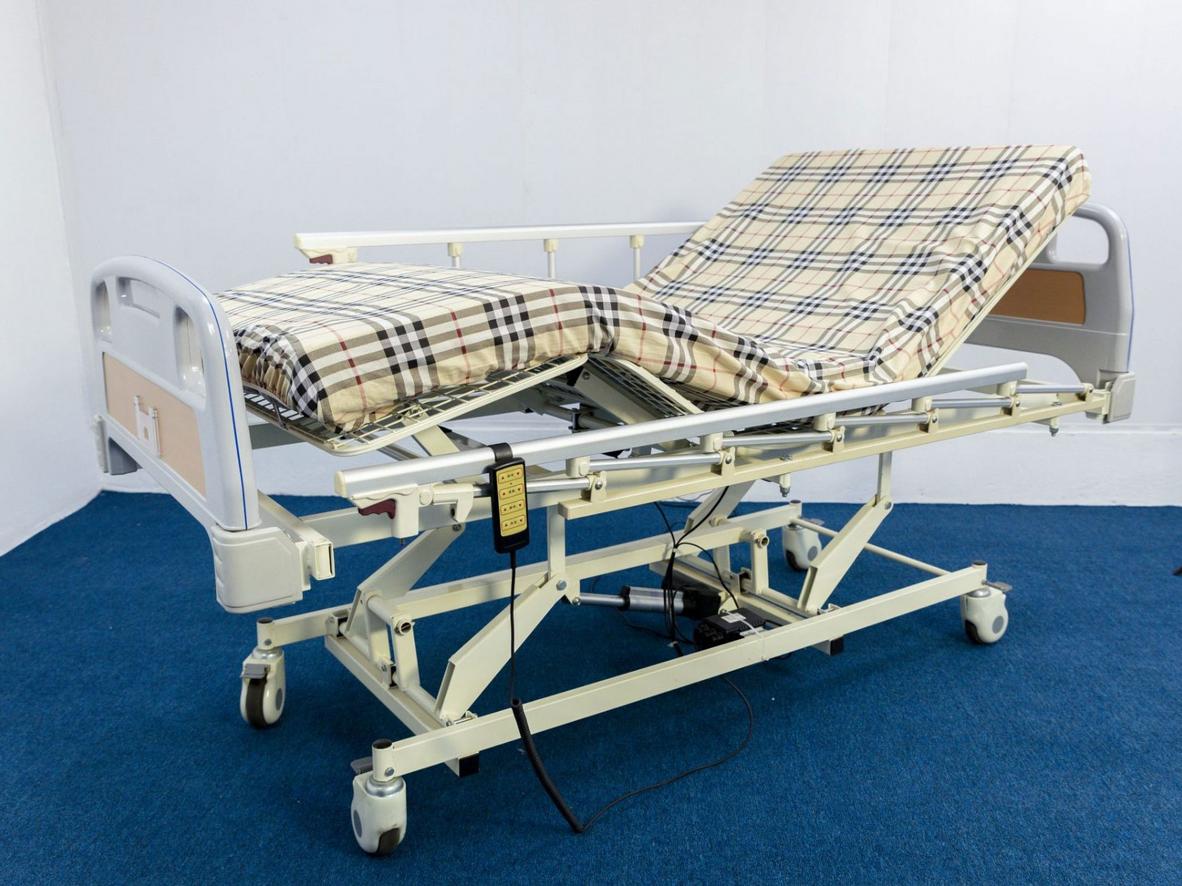 Tải trọng 300kg giúp giường ổn định cho nhiều nhu cầu chăm sóc.