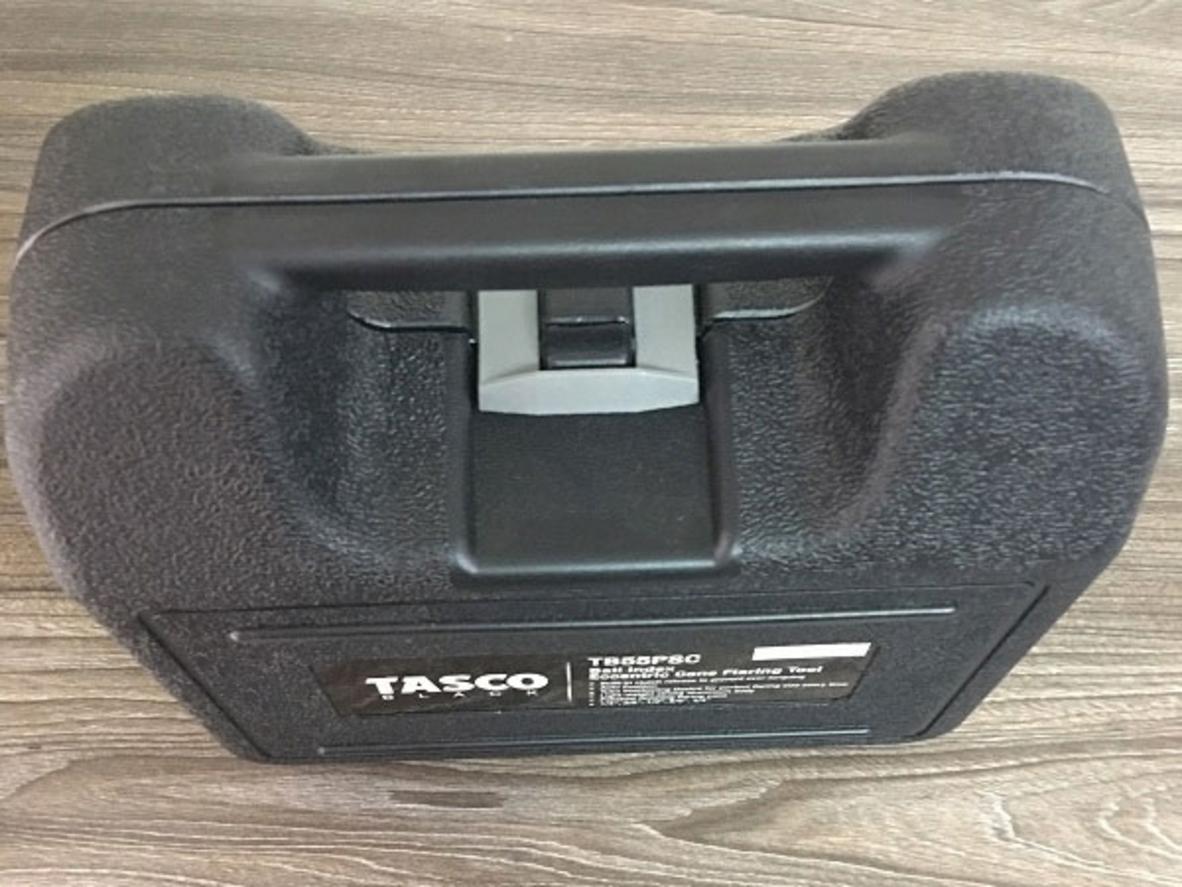 Bố trí dụng cụ gọn trong hộp Tasco TB550-BMC giúp thợ điện lạnh thao tác nhanh và ít thất lạc.