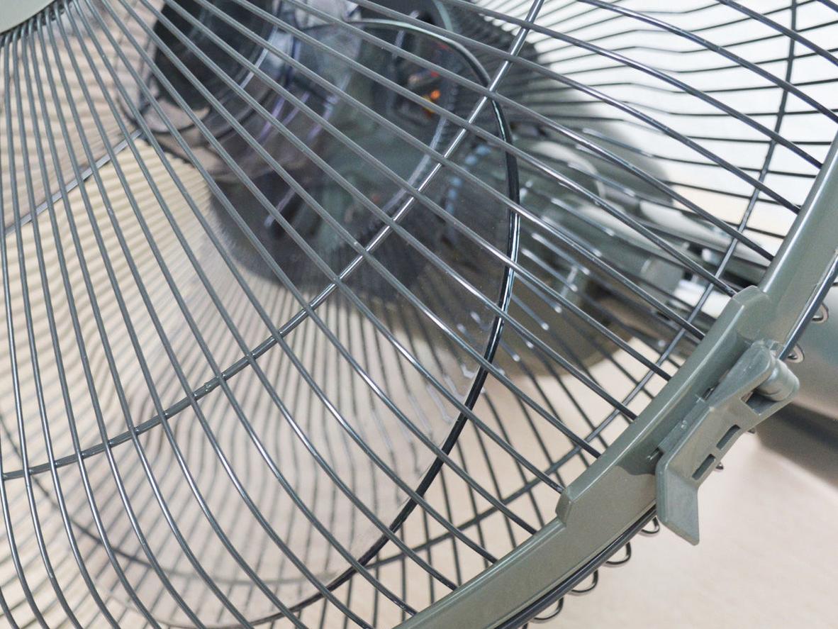 Thông số 40cm, 46W và 77,3 m3/phút của quạt treo tường Vinawind QTT400X-PN.