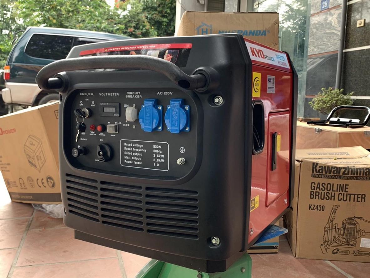 Mức tiêu hao khoảng 1.9 lít xăng/giờ giúp tối ưu chi phí vận hành.