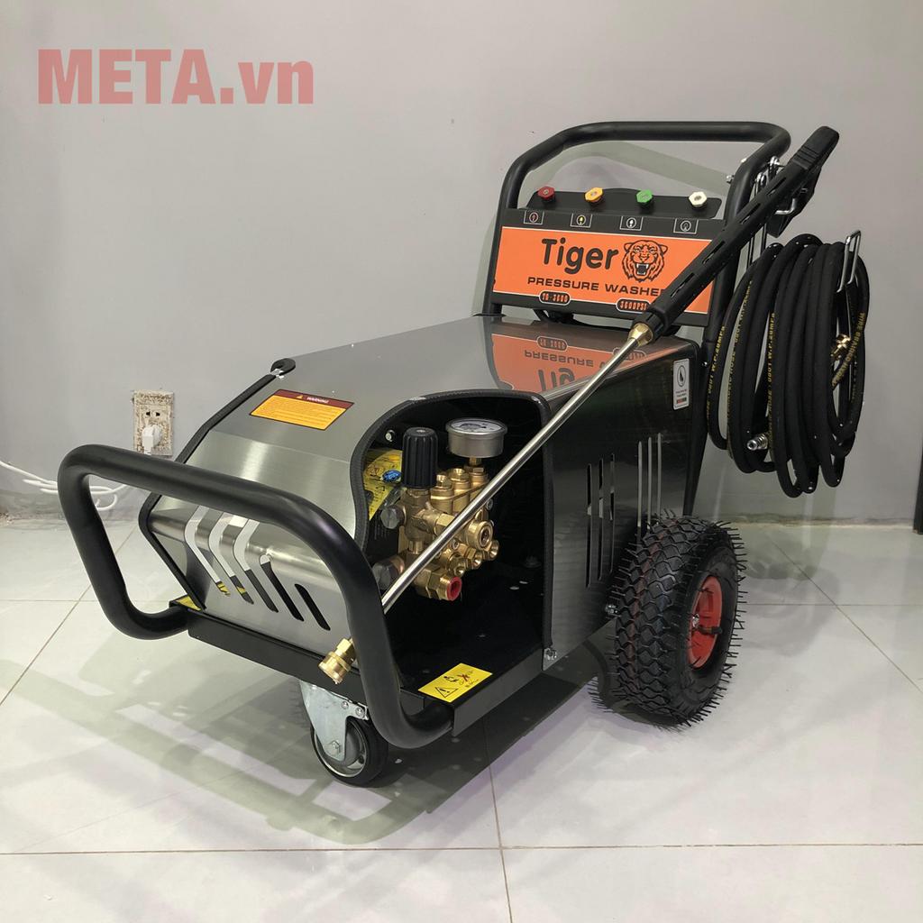 Tiger UV-3600 7.5KW vận hành trong tiệm rửa xe chuyên nghiệp