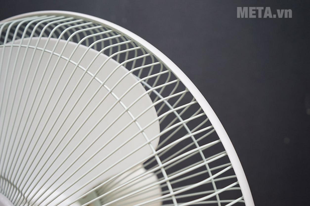 Quạt tích điện Sunhouse SH722 phù hợp phòng ngủ và phòng khách nhỏ.