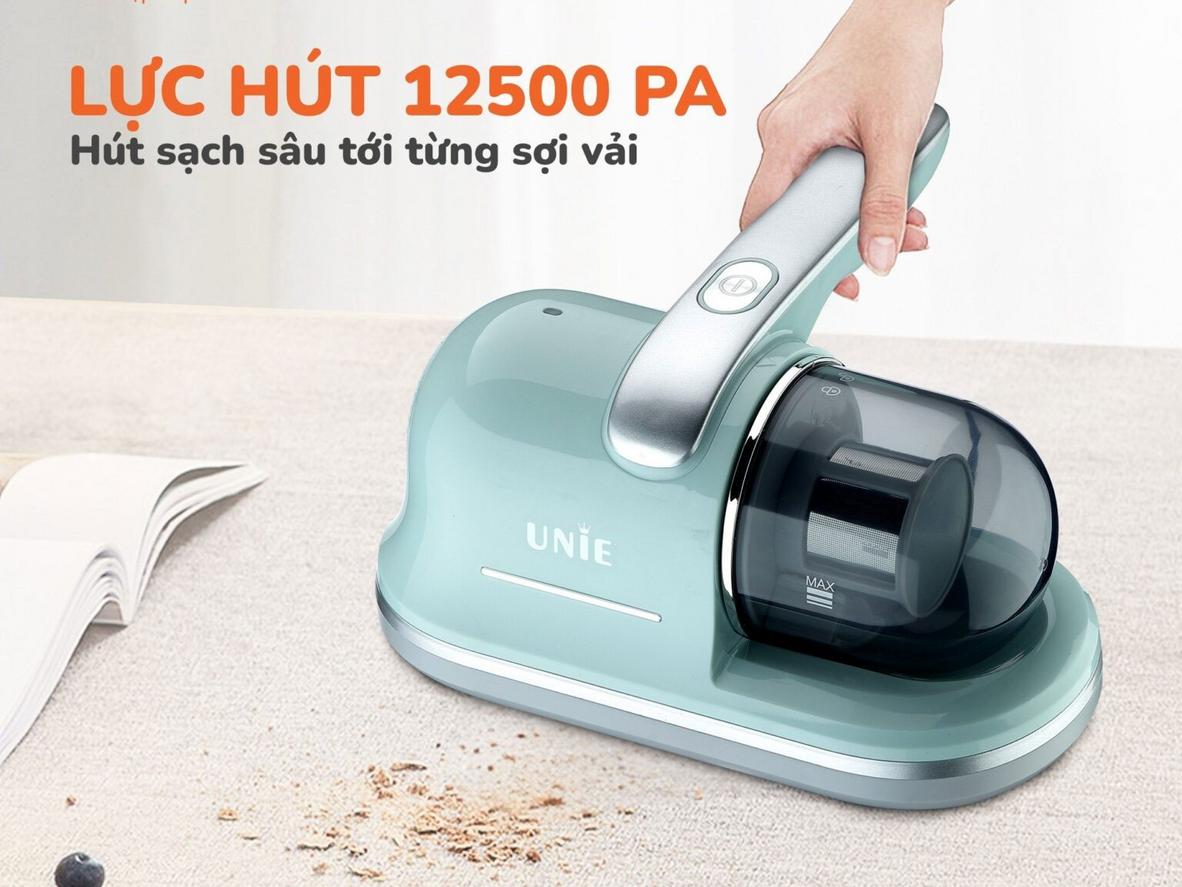 Lực hút 12.500 Pa và đèn UV của UNIE UMV62 hỗ trợ làm sạch sâu chăn đệm, sofa và nệm dày.