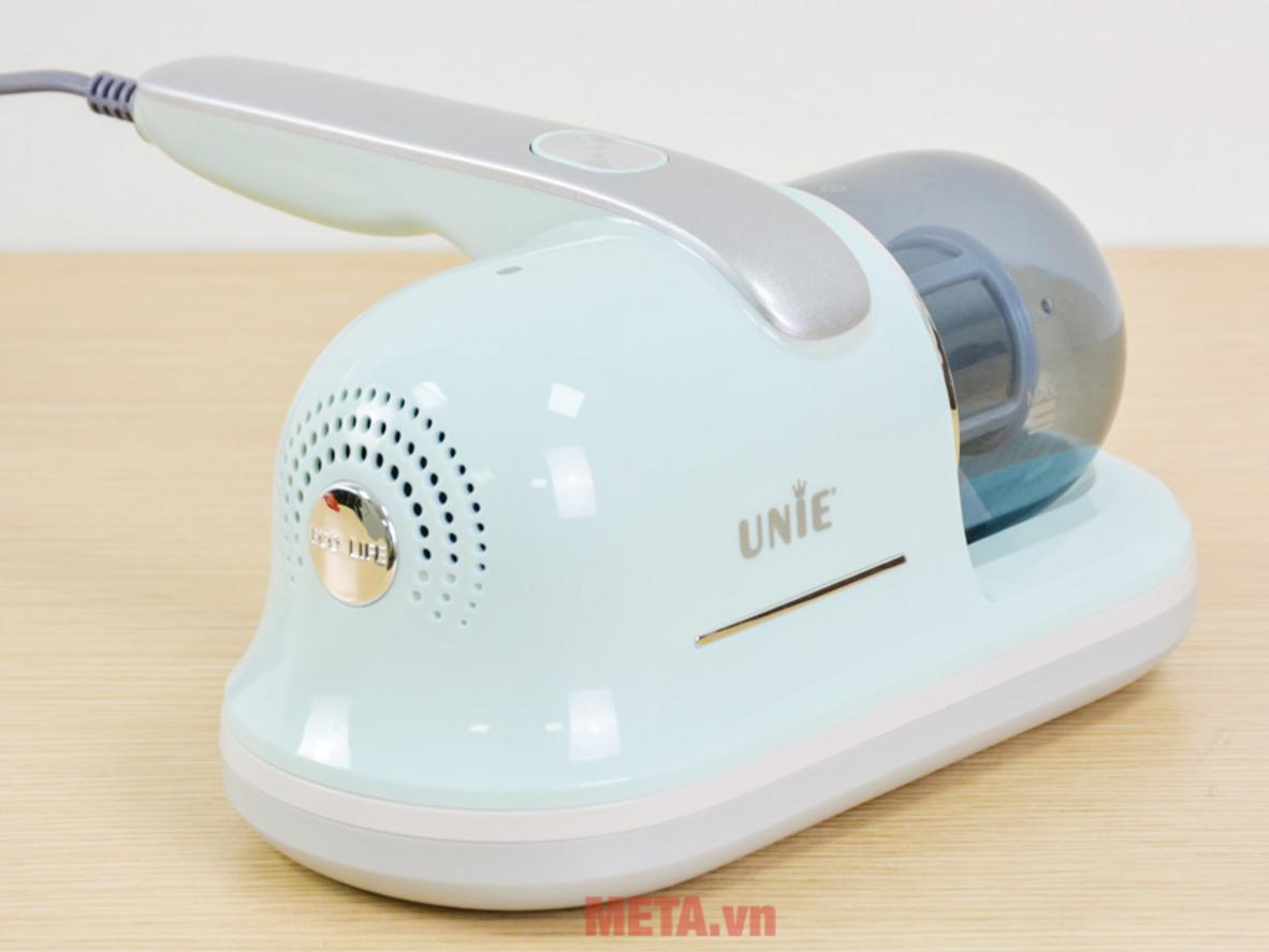 Lực hút 12.500 Pa và đèn UV của UNIE UMV62 hỗ trợ làm sạch sâu chăn đệm, sofa và nệm dày.
