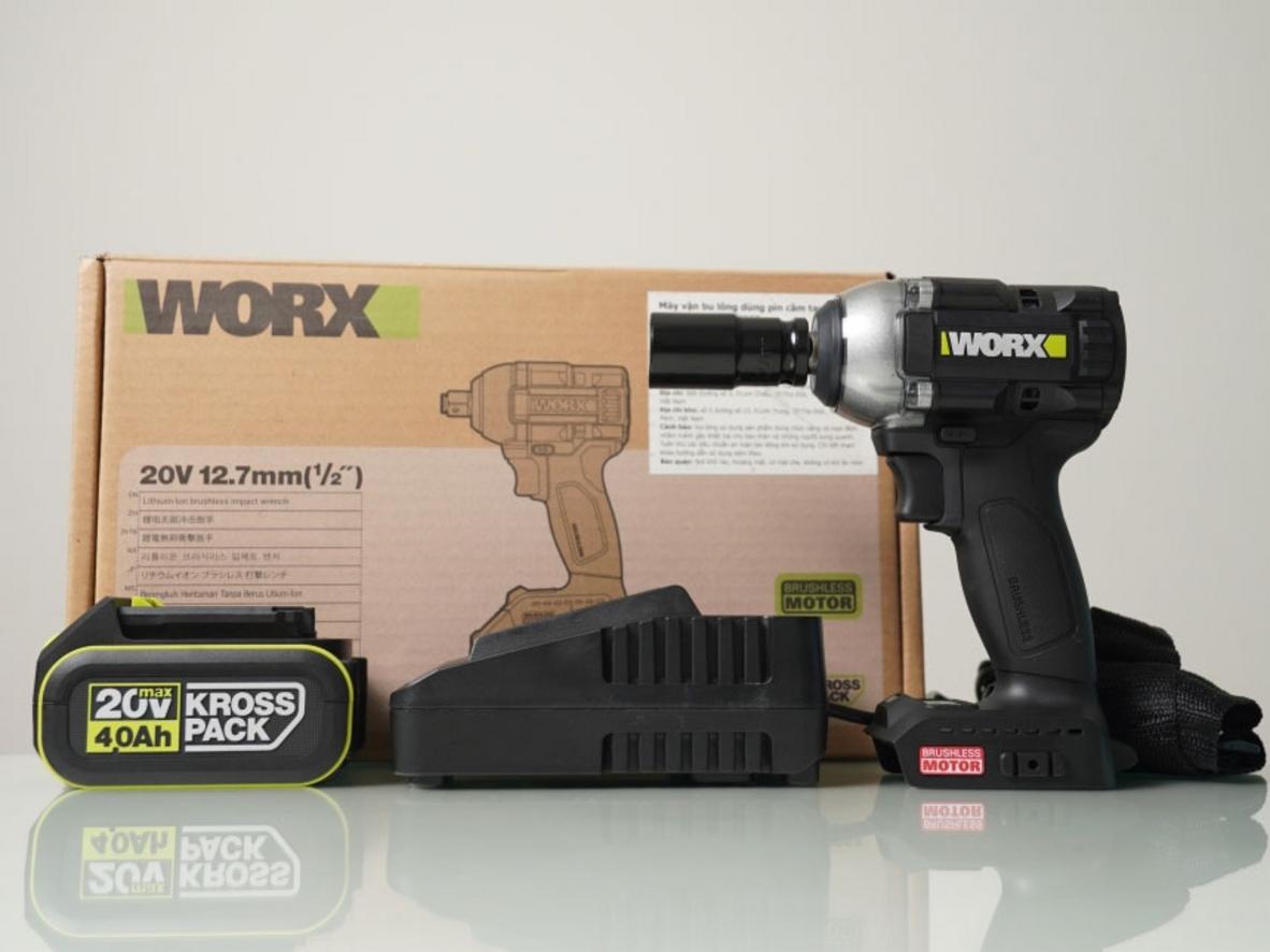 Thân máy khoảng 1.1 kg giúp Worx WE272 thao tác gọn hơn trong không gian hẹp.
