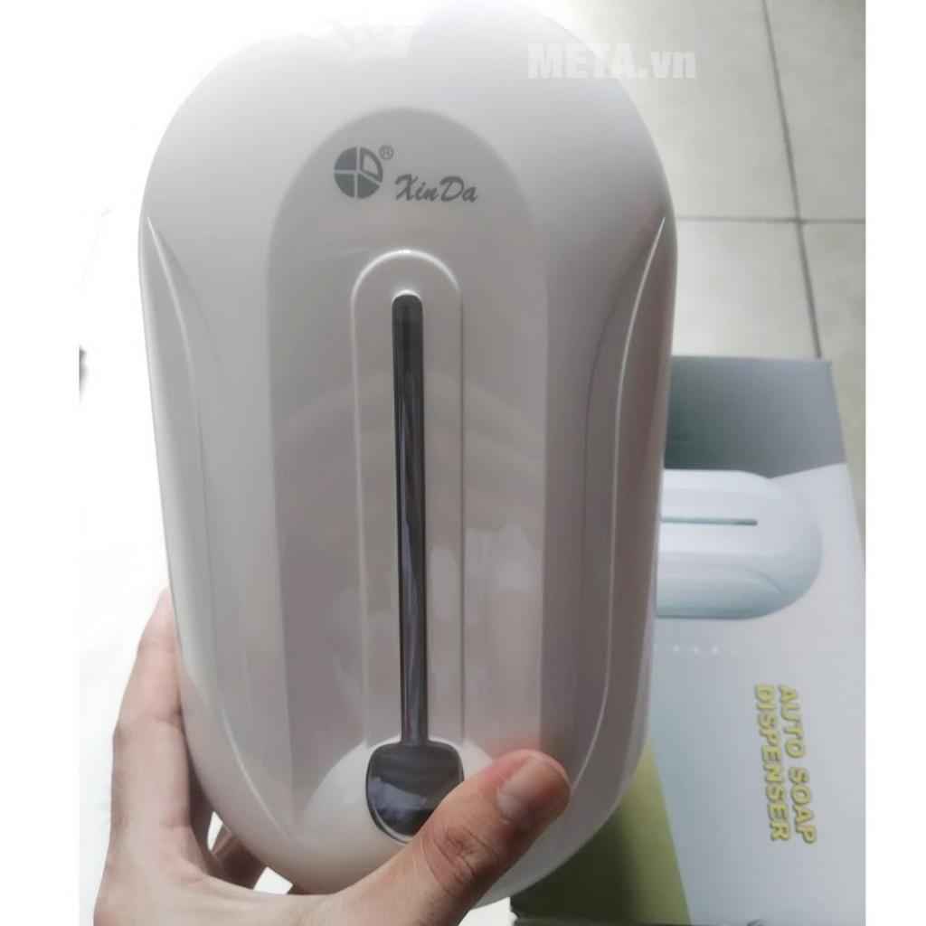Cảm biến tự động giúp lấy dung dịch không cần chạm tay, tăng vệ sinh cho không gian dùng chung.