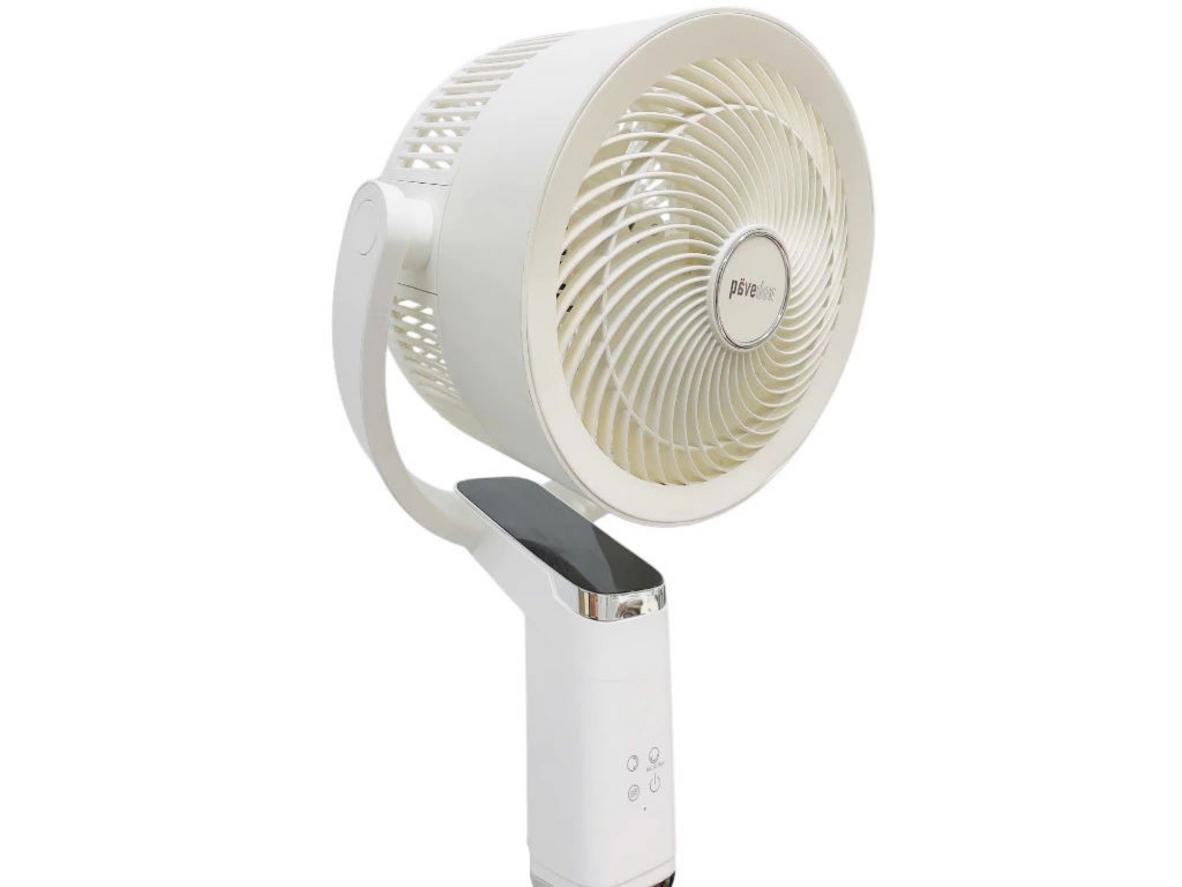 Xoay đa chiều giúp gió lan tỏa đều thay vì thổi trực tiếp.